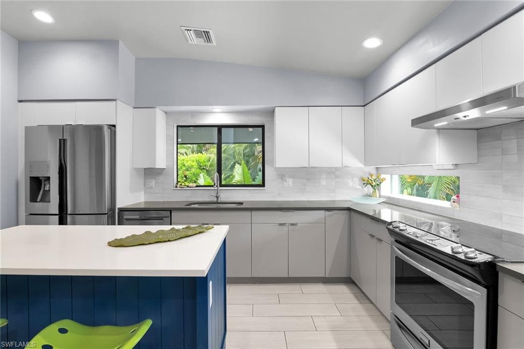 111 Bahama Ave, Marco Island, FL 34145-8