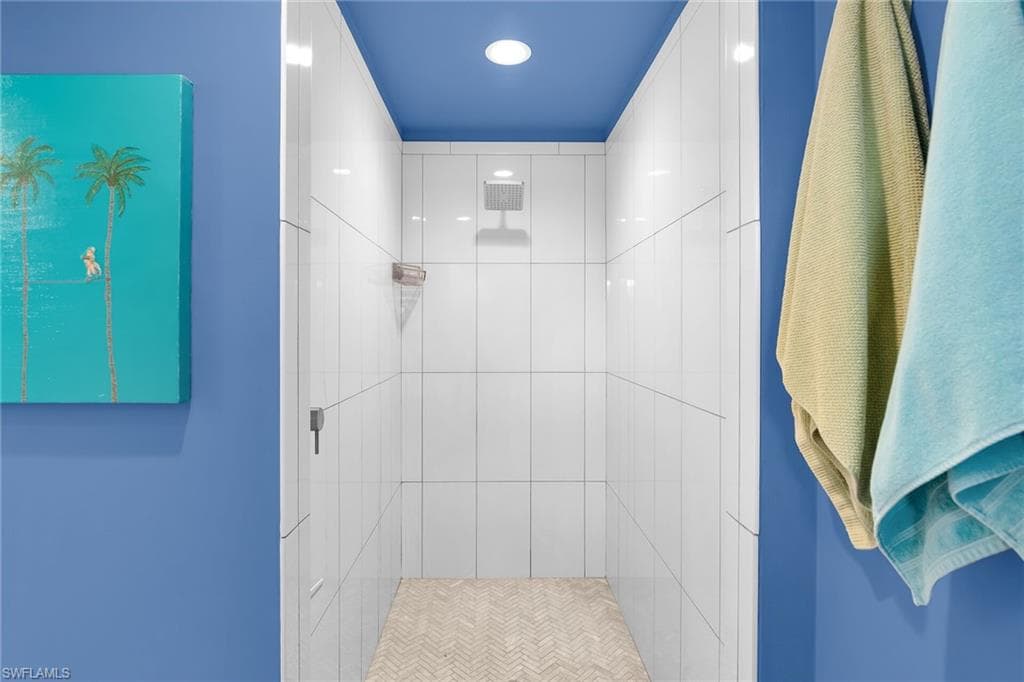 111 Bahama Ave, Marco Island, FL 34145-14