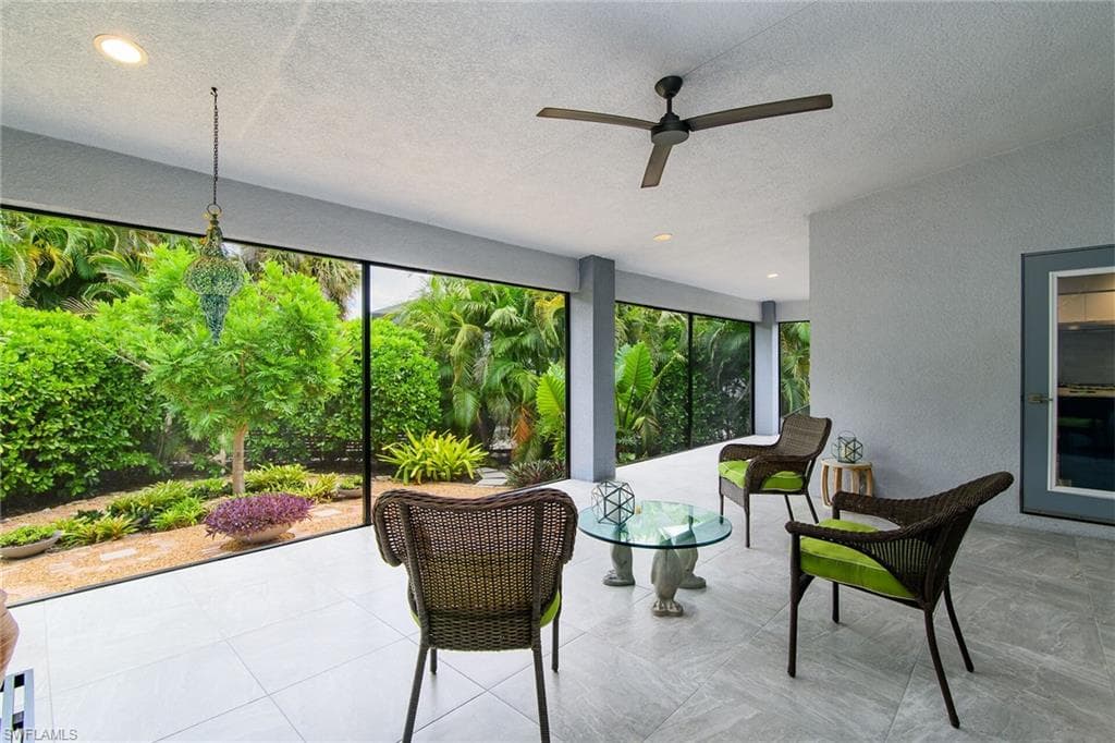 111 Bahama Ave, Marco Island, FL 34145-25