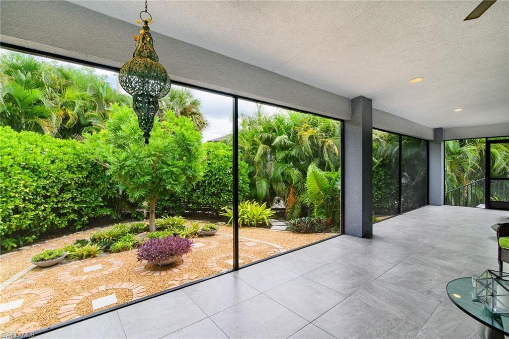 111 Bahama Ave, Marco Island, FL 34145-27