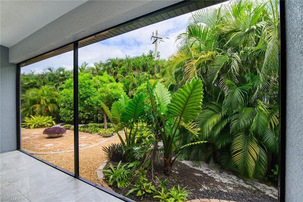 111 Bahama Ave, Marco Island, FL 34145-28