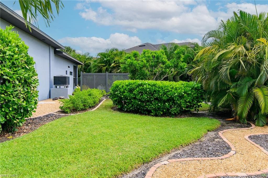 111 Bahama Ave, Marco Island, FL 34145-30