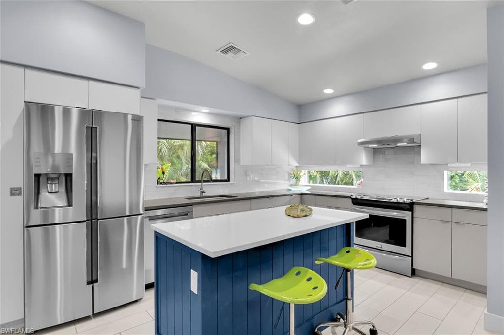 111 Bahama Ave, Marco Island, FL 34145-5