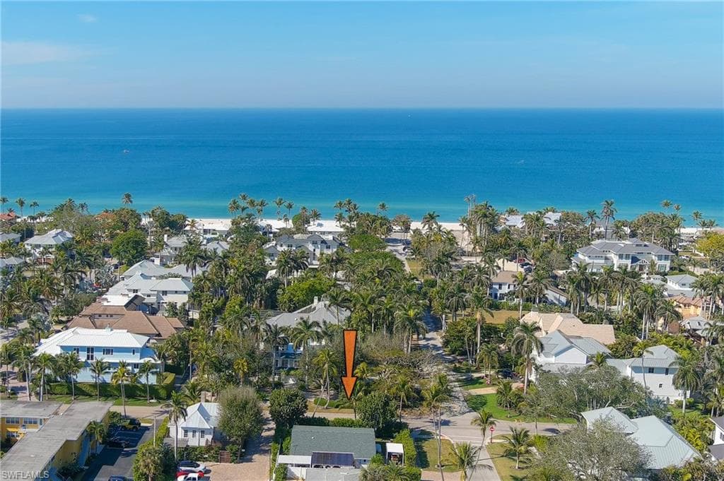 725 2nd St S, Naples, FL 34102-21