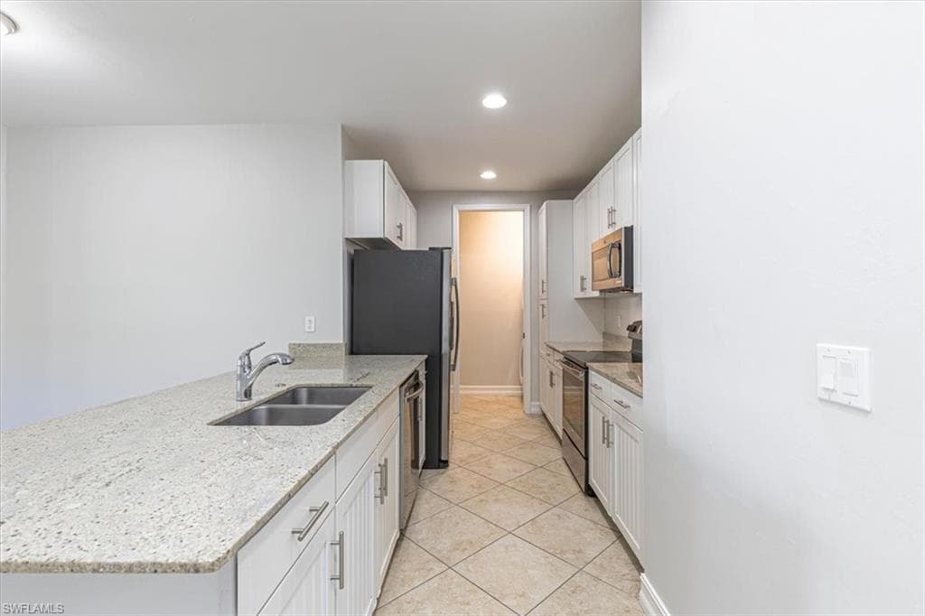 7738 Bristol Cir, Naples, FL 34120-11