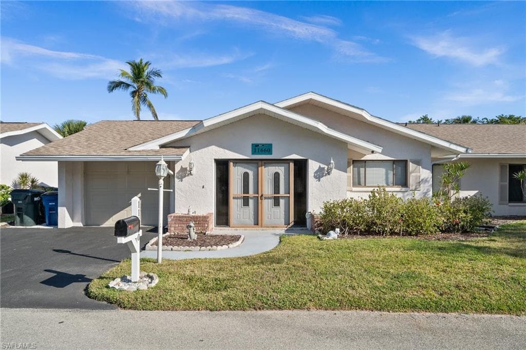11660 Pointe Circle Dr, Fort Myers, FL 33908-4