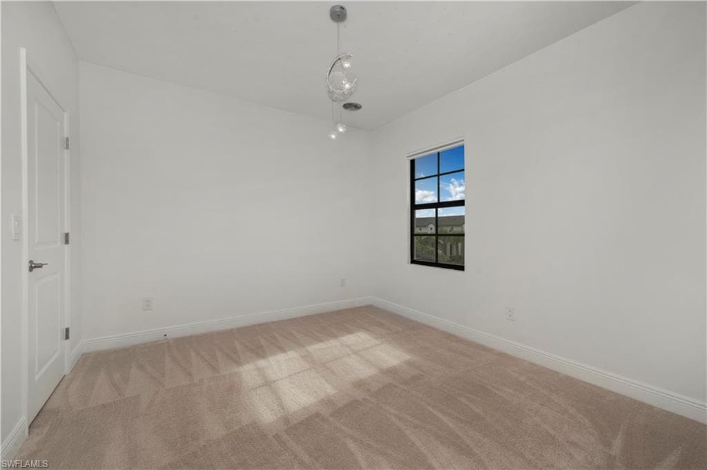 7549 Carnegie Way, Naples, FL 34119-9