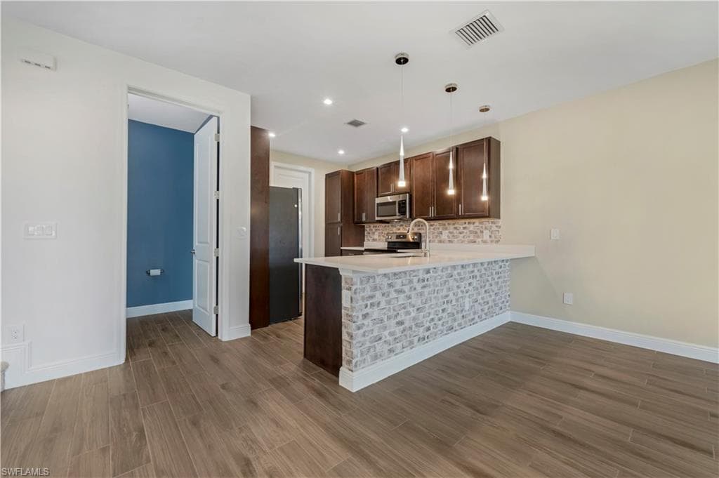 7549 Carnegie Way, Naples, FL 34119-2