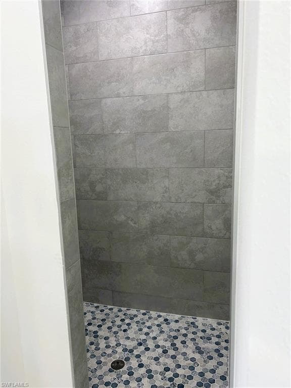 425 Mercedes Ct, Lehigh Acres, FL 33972-9