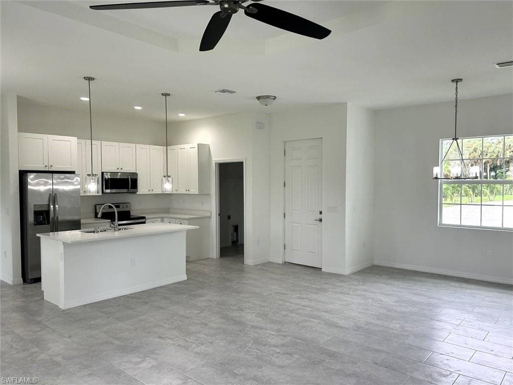 425 Mercedes Ct, Lehigh Acres, FL 33972-4