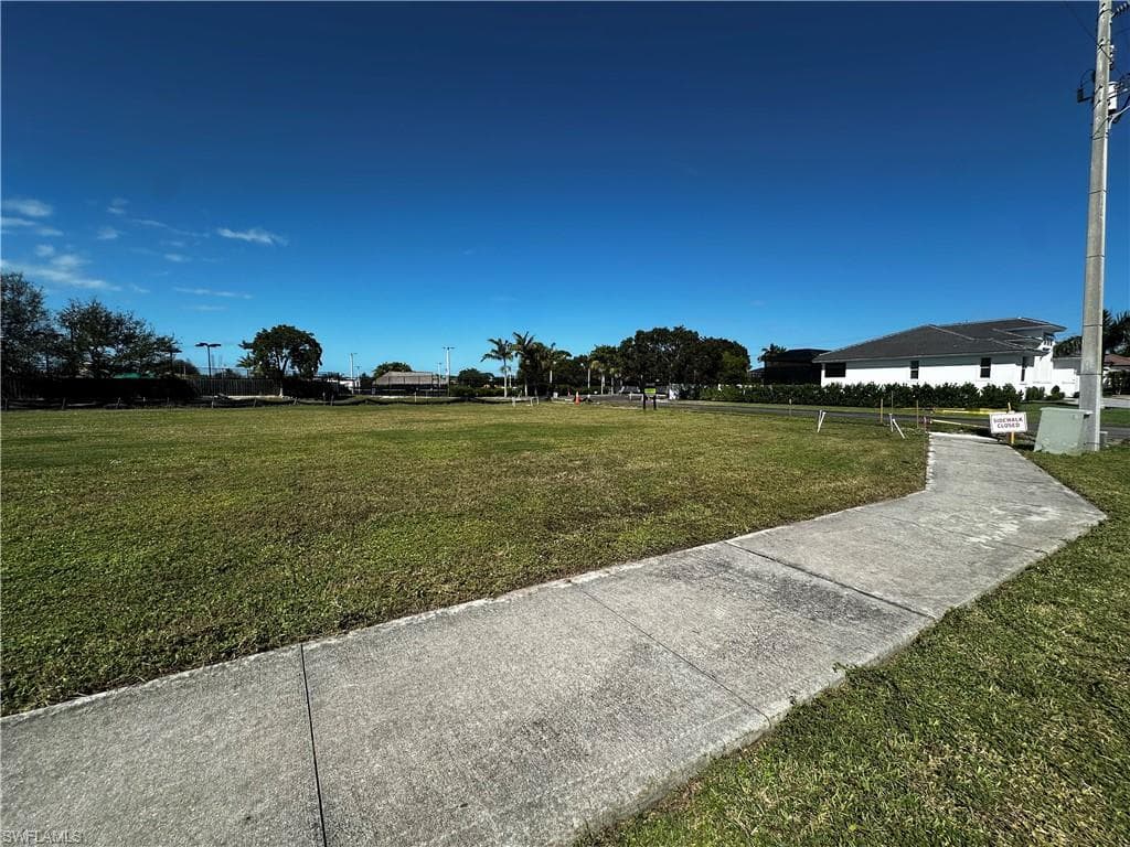 116 Gulfstream St, Marco Island, FL 34145-3