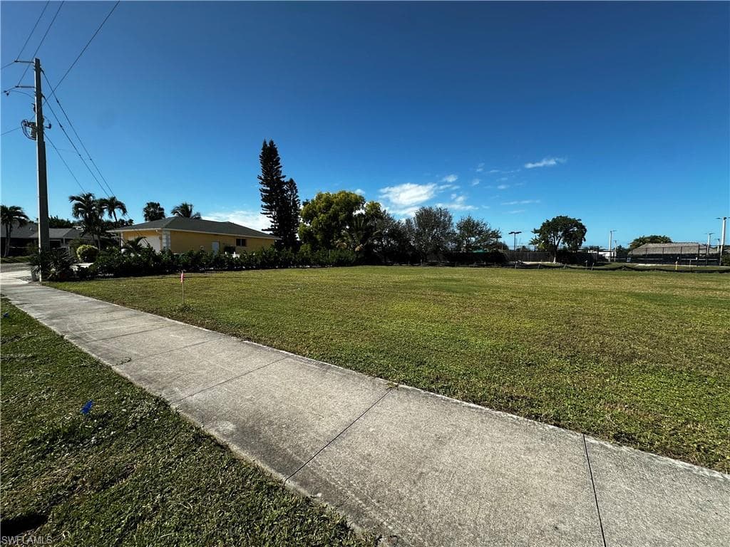 116 Gulfstream St, Marco Island, FL 34145-4