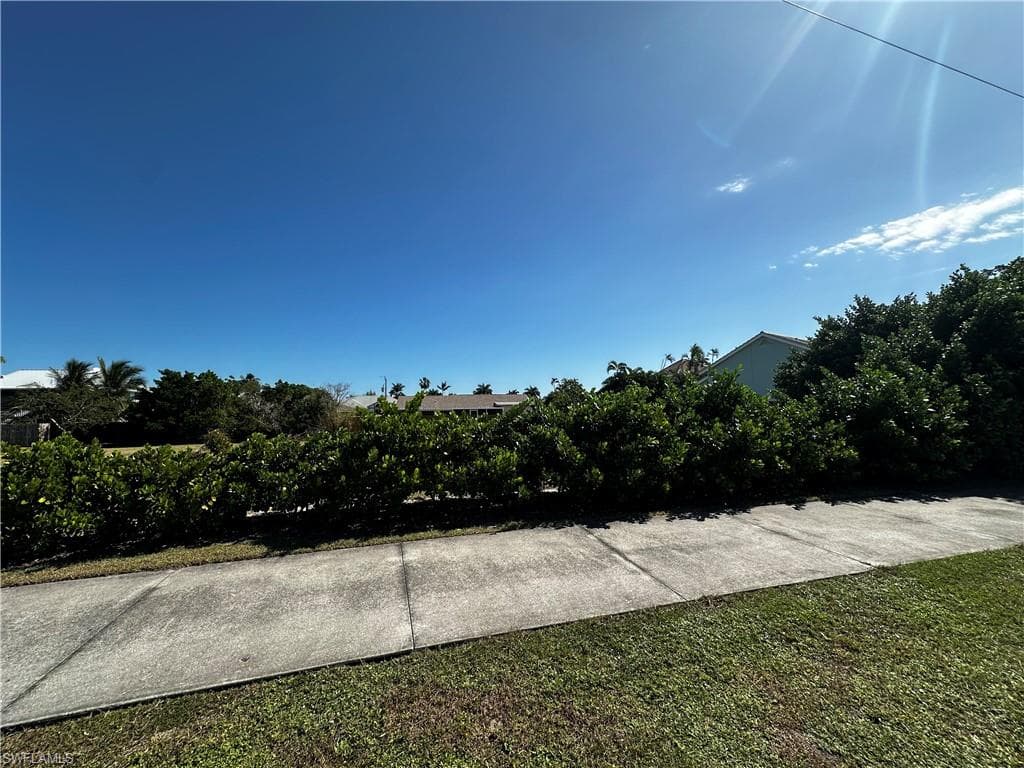 189 Sandhill St, Marco Island, FL 34145-1