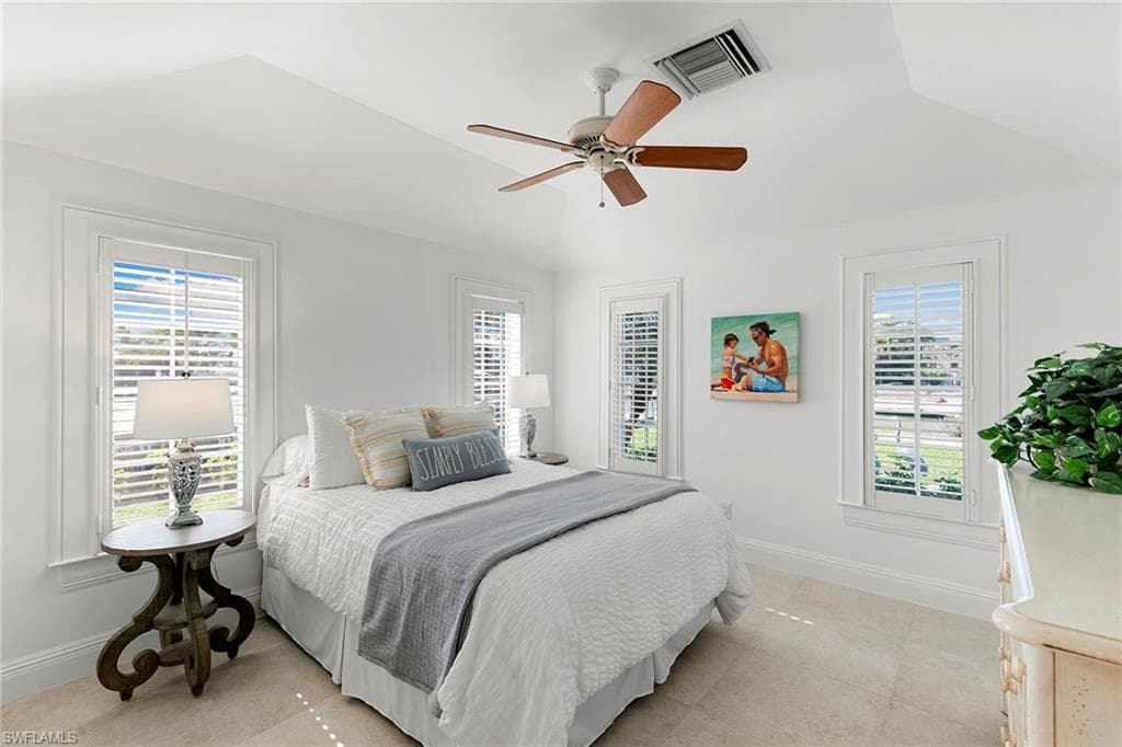 7 Glenview Manor Dr, Fort Myers Beach, FL 33931-24