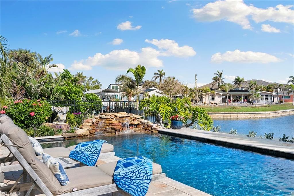 7 Glenview Manor Dr, Fort Myers Beach, FL 33931-33