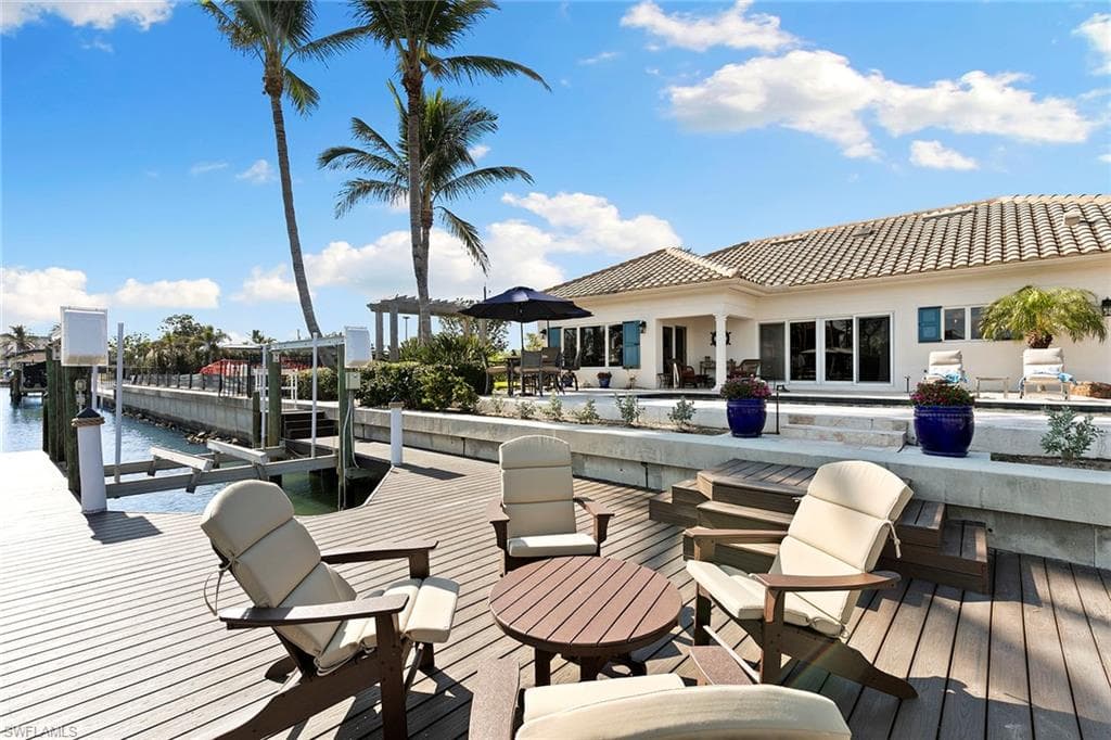 7 Glenview Manor Dr, Fort Myers Beach, FL 33931-40