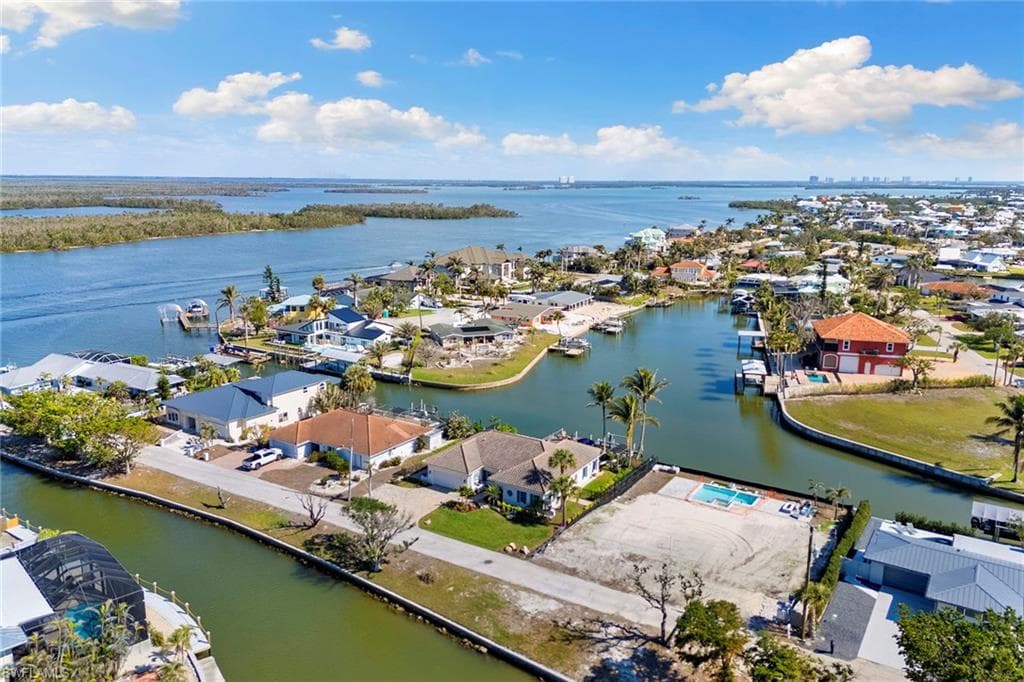 7 Glenview Manor Dr, Fort Myers Beach, FL 33931-42