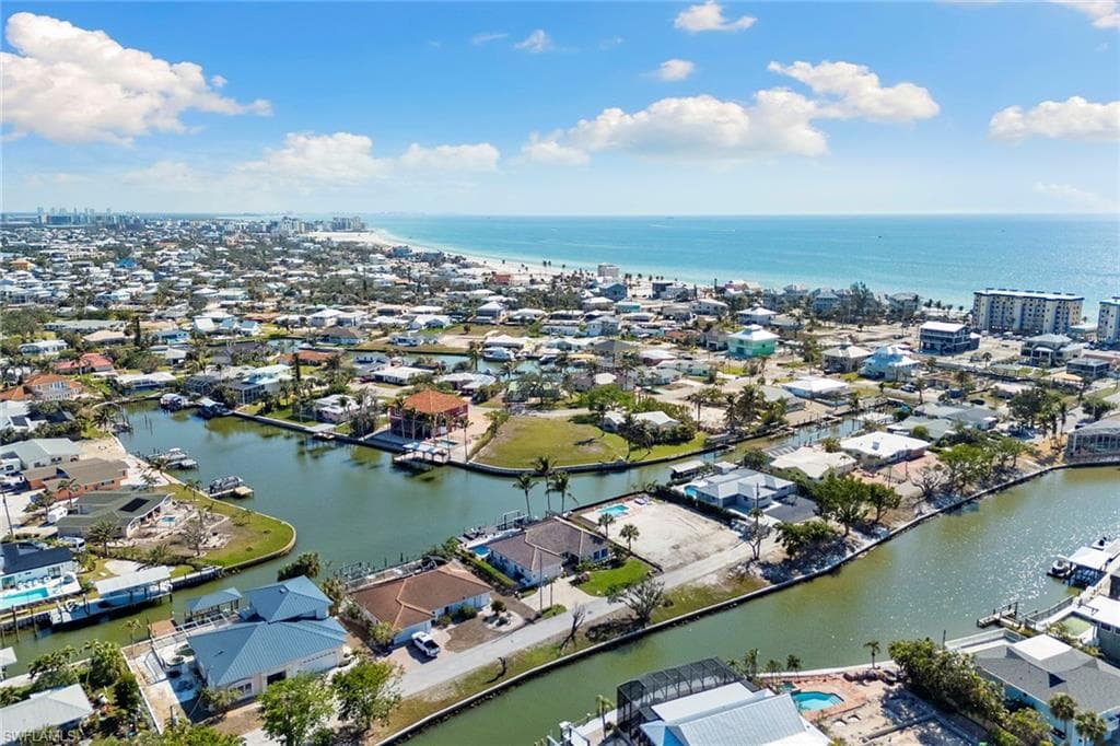 7 Glenview Manor Dr, Fort Myers Beach, FL 33931-43