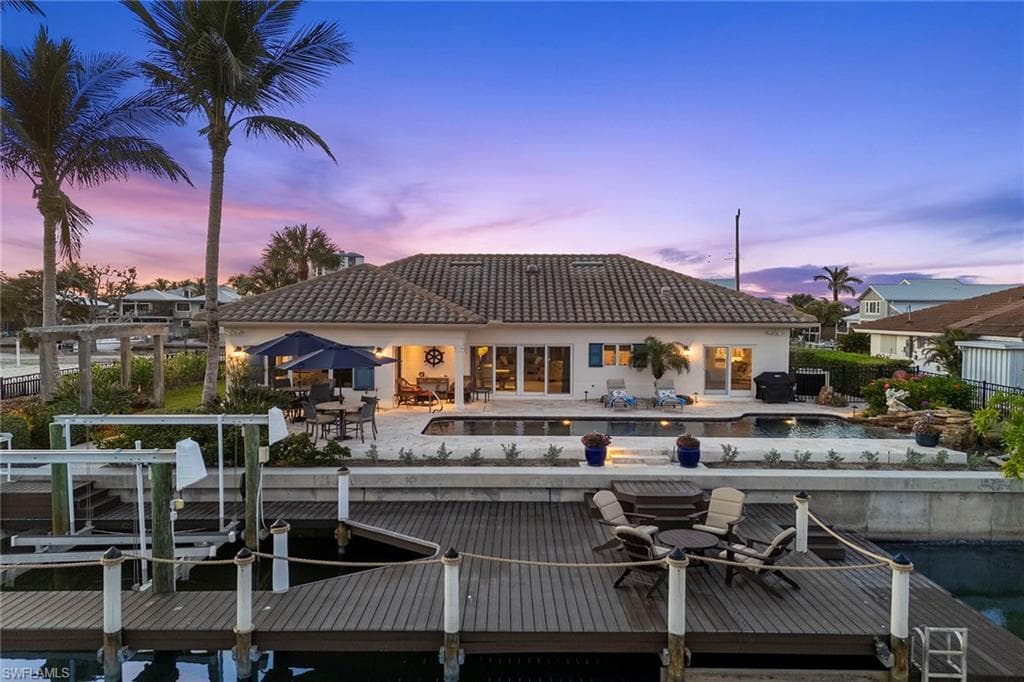 7 Glenview Manor Dr, Fort Myers Beach, FL 33931-5