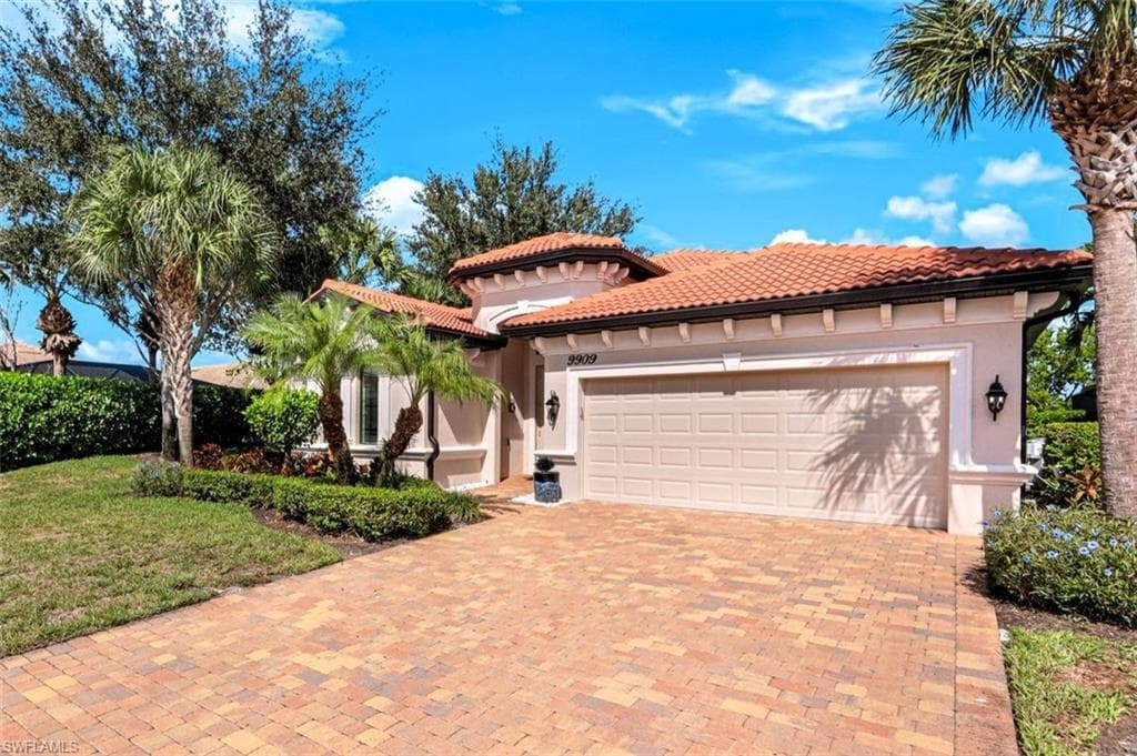 9909 Casabella Way, Bonita Springs, FL 34135-2