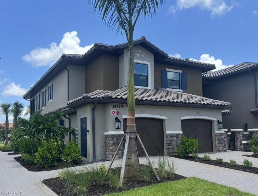 15319 Lucerna St 202, Naples, FL 34114-1