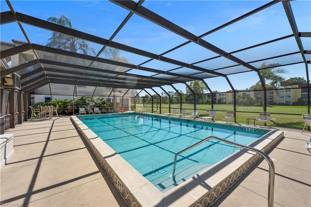 151 Quail Forest Blvd 202, Naples, FL 34105-2