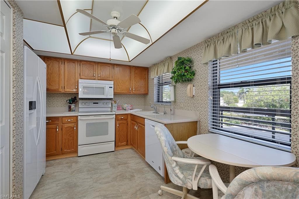 151 Quail Forest Blvd 202, Naples, FL 34105-5