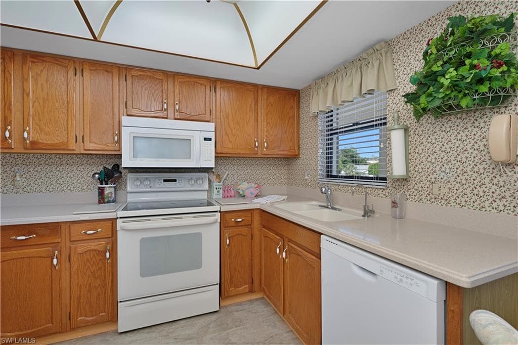 151 Quail Forest Blvd 202, Naples, FL 34105-6