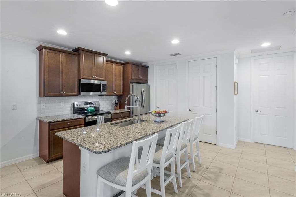 14795 Edgewater Cir, Naples, FL 34114-8