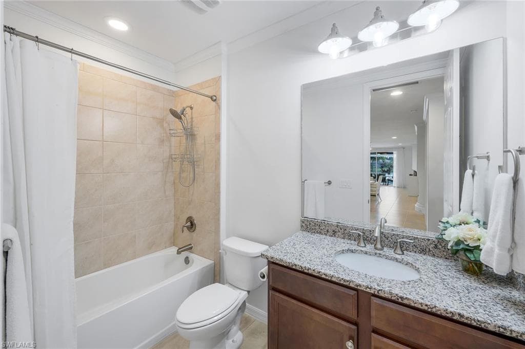 14795 Edgewater Cir, Naples, FL 34114-19