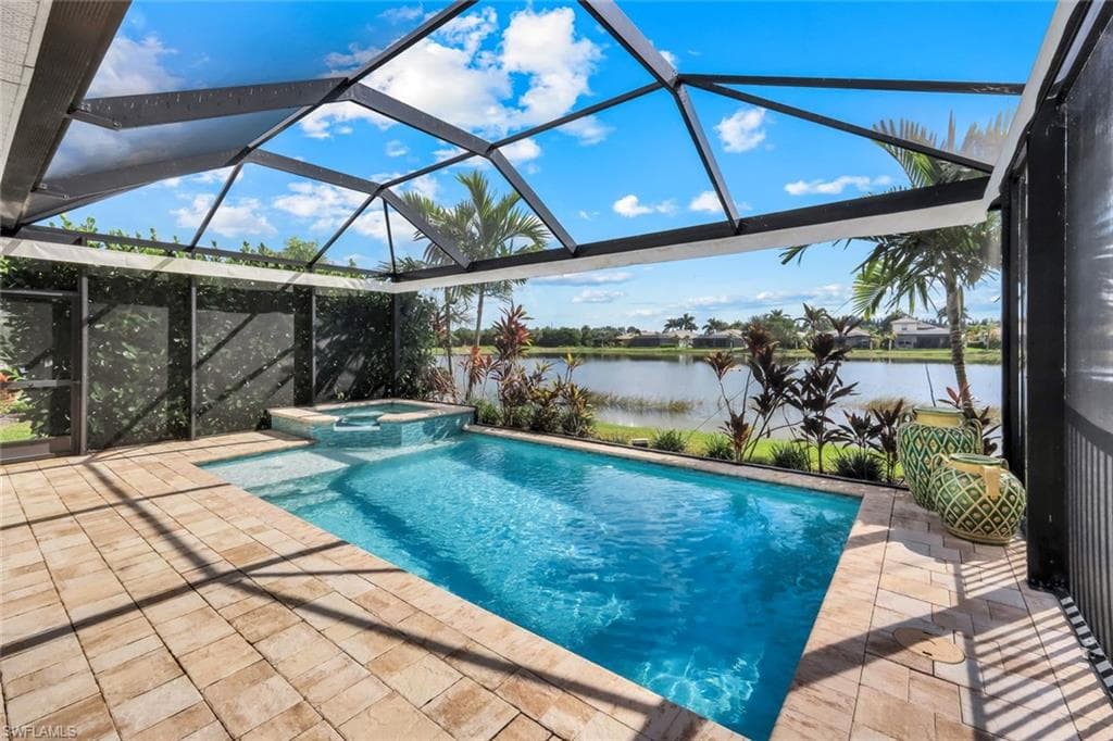 14795 Edgewater Cir, Naples, FL 34114-1