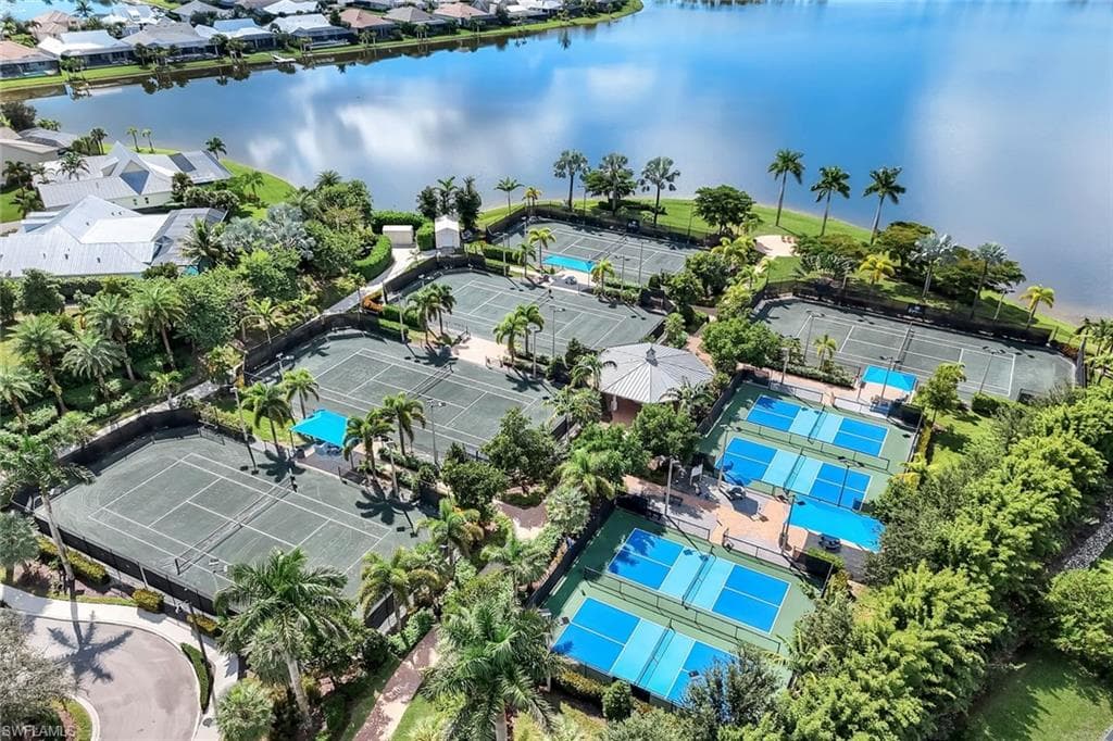 14795 Edgewater Cir, Naples, FL 34114-35