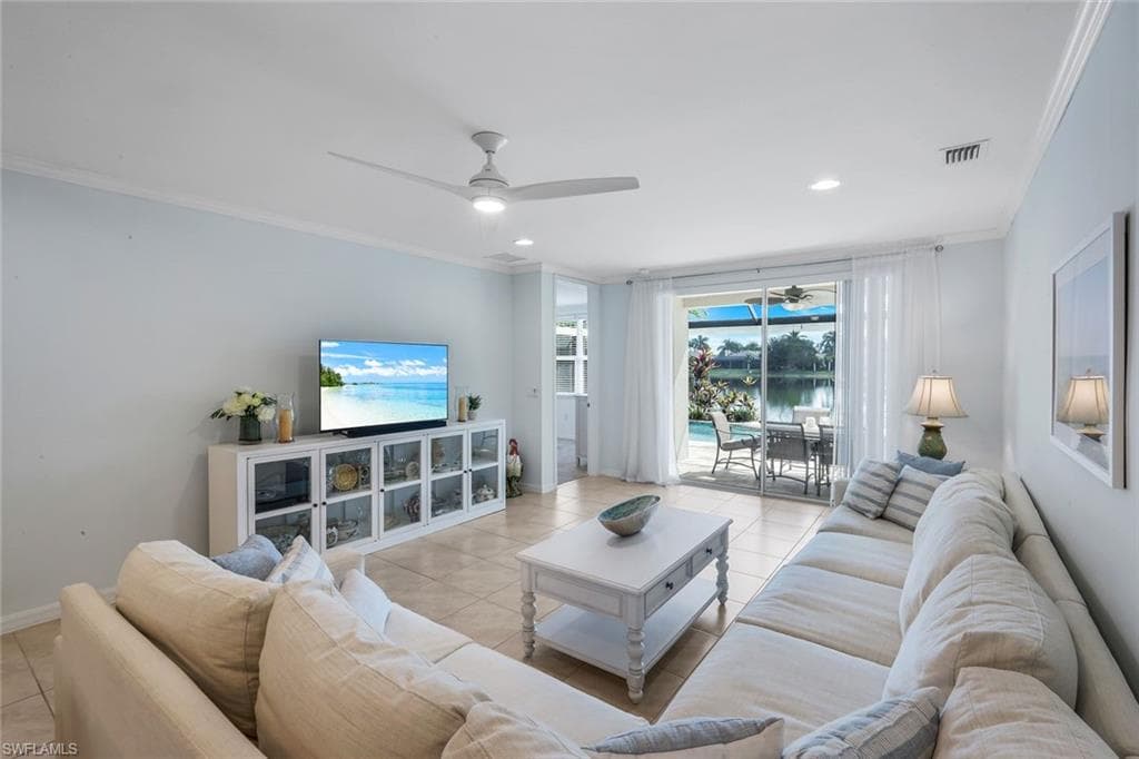 14795 Edgewater Cir, Naples, FL 34114-3