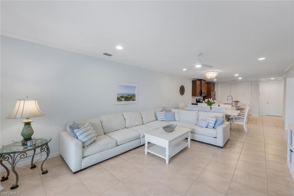 14795 Edgewater Cir, Naples, FL 34114-5