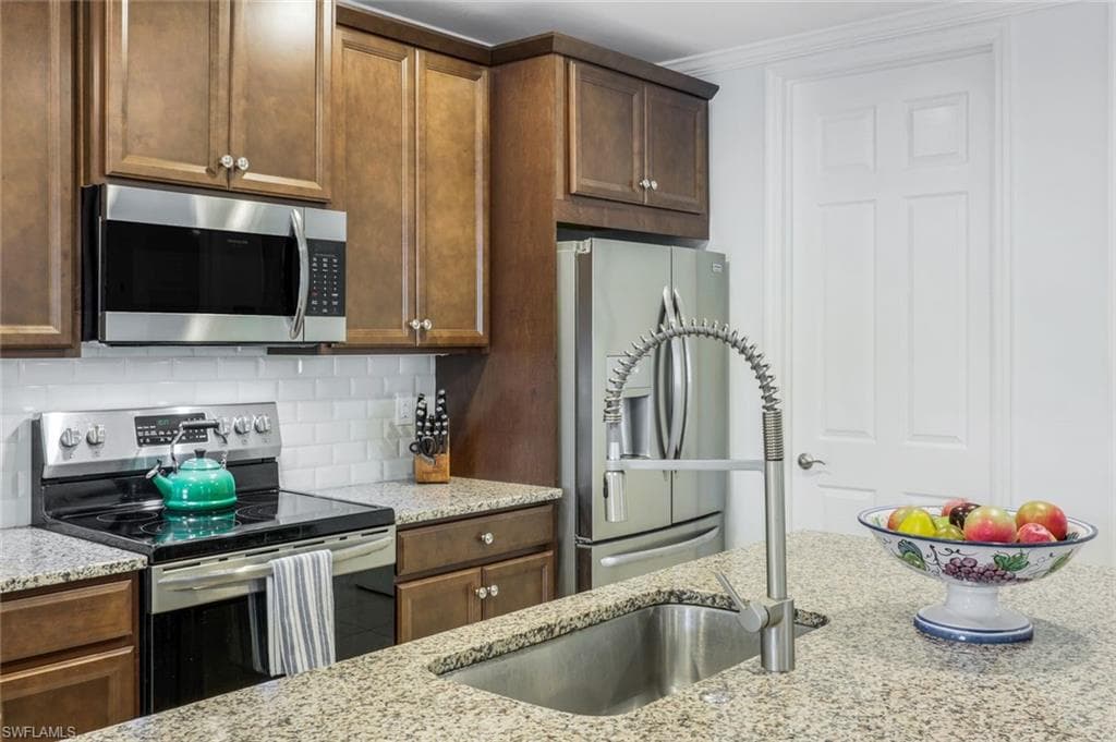 14795 Edgewater Cir, Naples, FL 34114-7