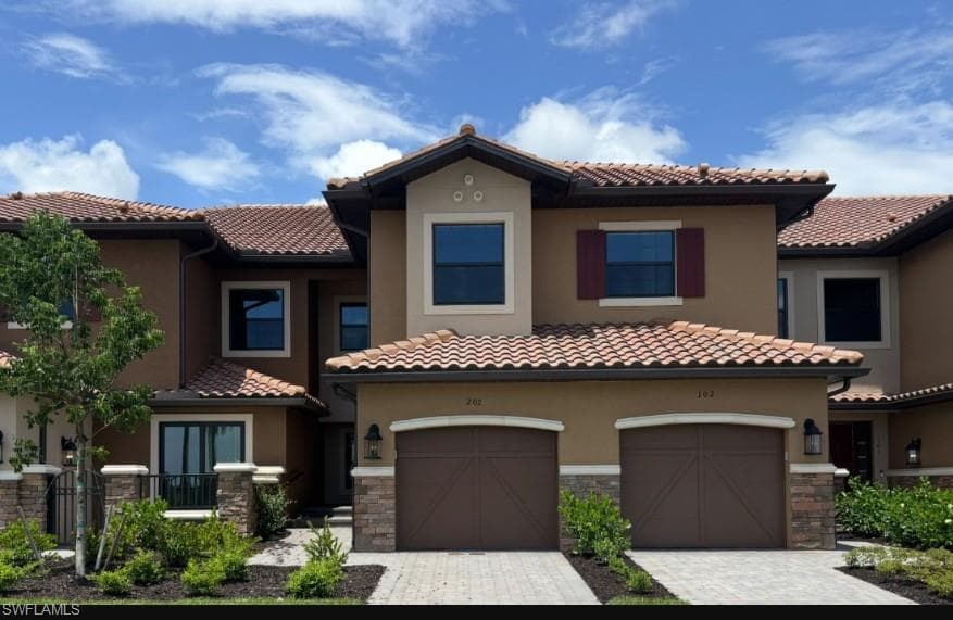 15323 Lucerna St 204, Naples, FL 34114-1