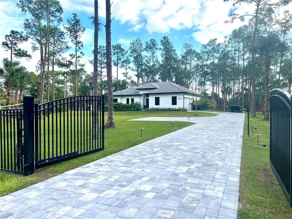 510 12th Ave NE, Naples, FL 34120-8