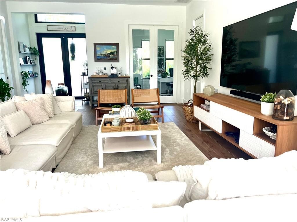 510 12th Ave NE, Naples, FL 34120-12