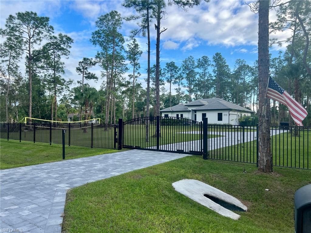 510 12th Ave NE, Naples, FL 34120-7