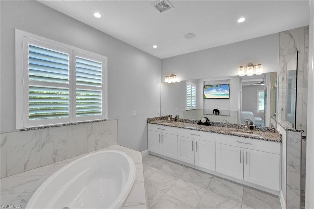 2552 52nd Ave NE, Naples, FL 34120-20