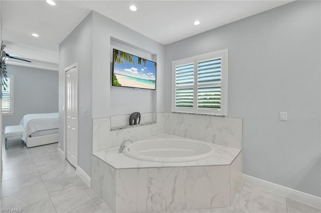 2552 52nd Ave NE, Naples, FL 34120-21