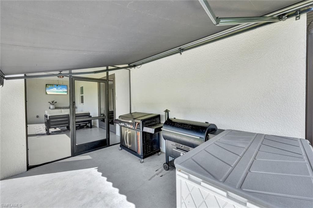 2552 52nd Ave NE, Naples, FL 34120-30