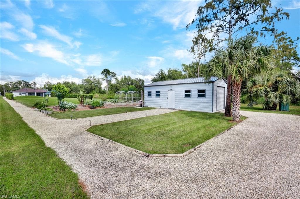 2552 52nd Ave NE, Naples, FL 34120-31