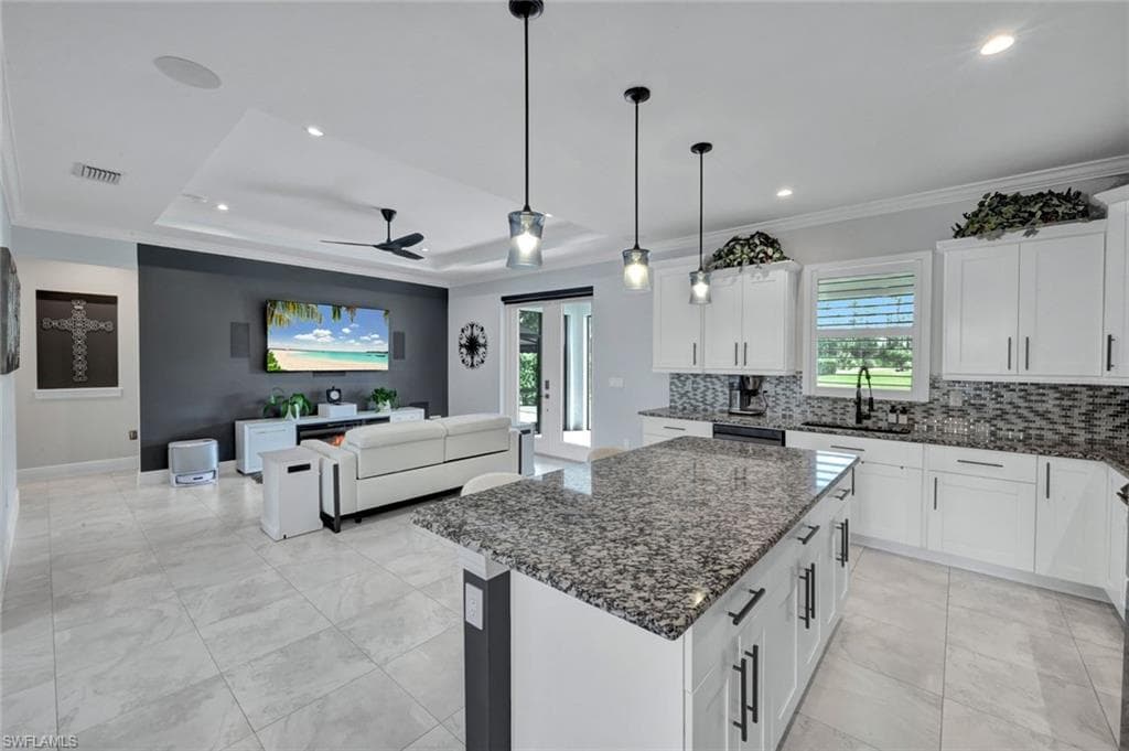 2552 52nd Ave NE, Naples, FL 34120-3