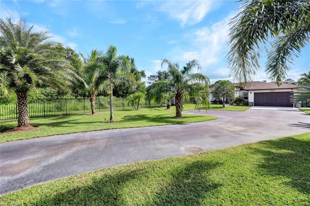 2552 52nd Ave NE, Naples, FL 34120-7