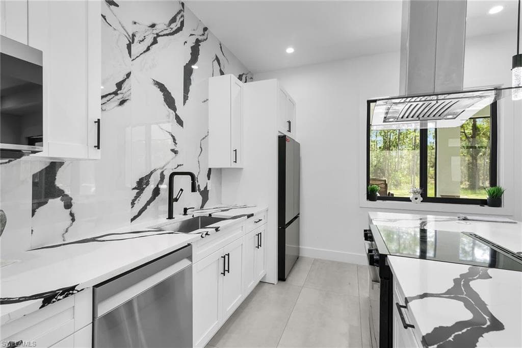 3348 27th Ave NE, Naples, FL 34120-17