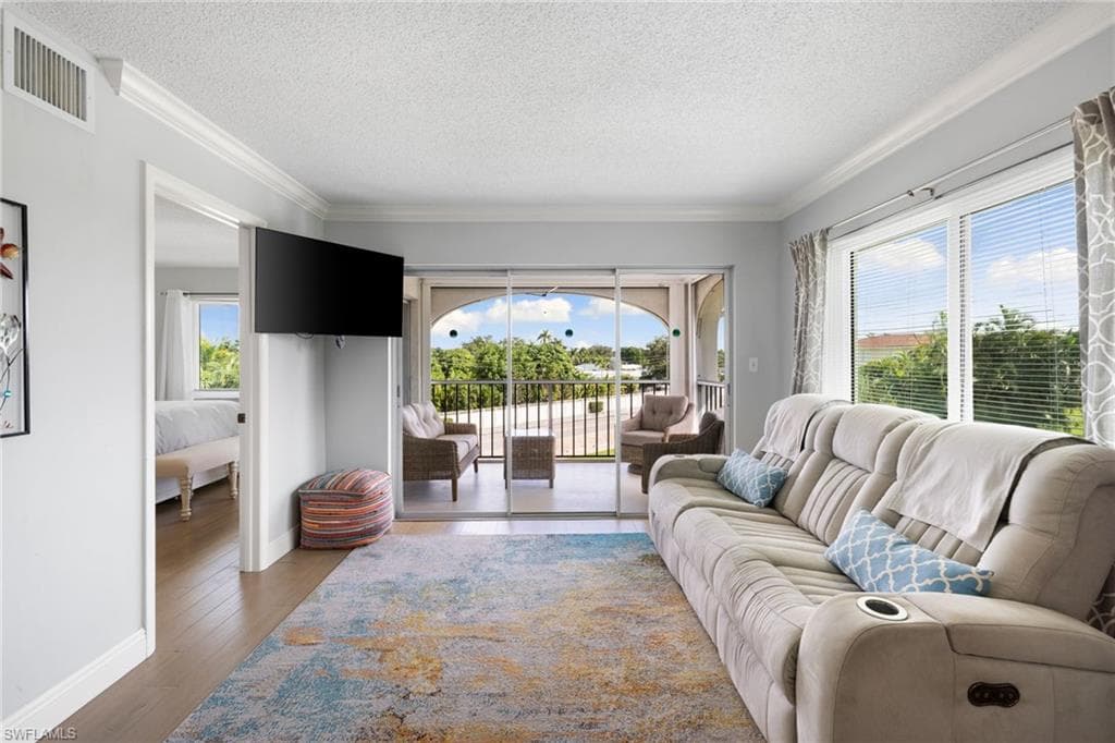 5 High Point Cir W 307, Naples, FL 34103-10