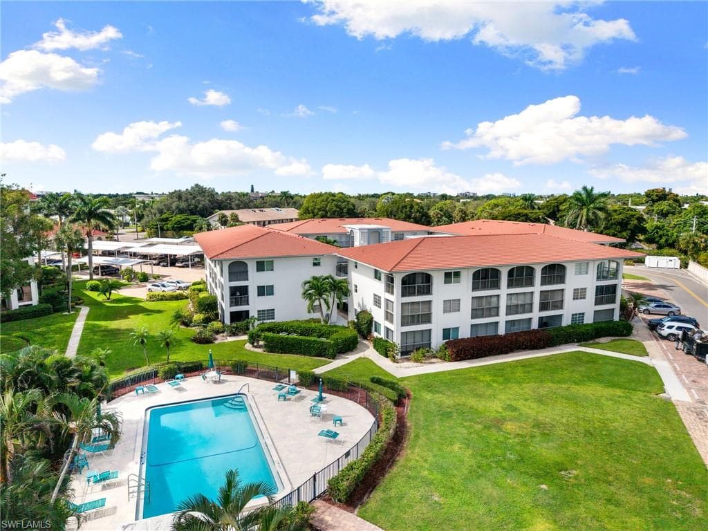 5 High Point Cir W 307, Naples, FL 34103-31