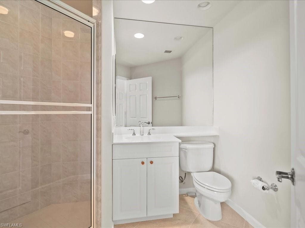 425 Cove Tower Dr 304, Naples, FL 34110-13