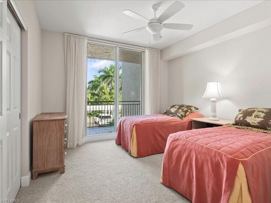 425 Cove Tower Dr 304, Naples, FL 34110-14